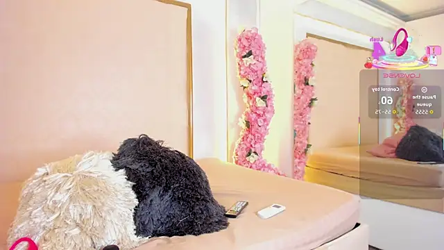 Snapshot of Roxxana-queen chatting on 10.13.25 Roxxana-queen online show from 10.13.25