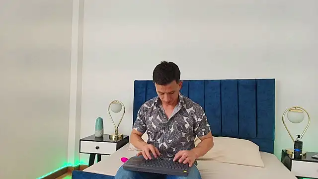 Andrewfalcon online show from 03.11.25