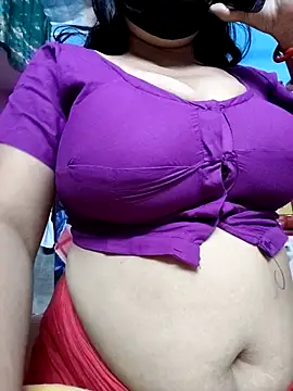 Snapshot of BERRY_00 chatting on 11.25.25 BERRY 00 online show from 11.25.25