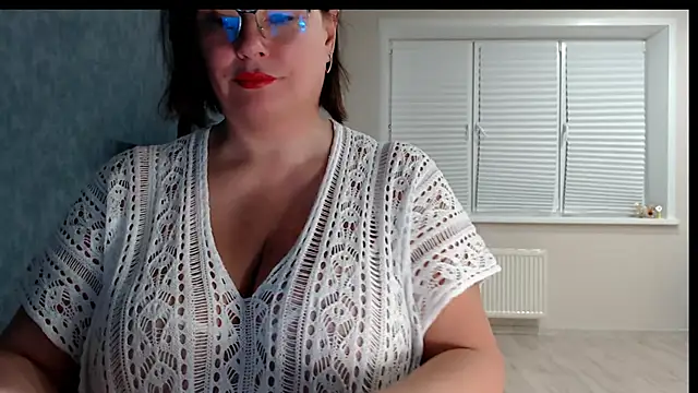 Nora Star online show from 04.12.26