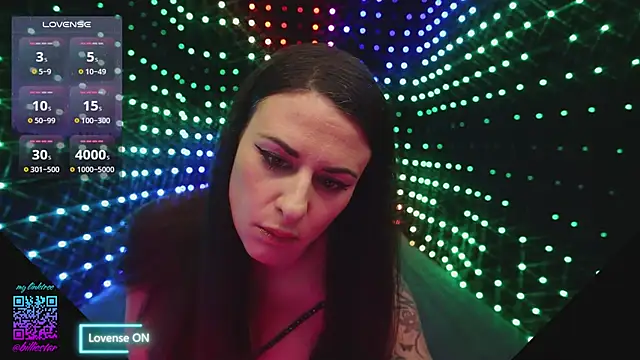 Snapshot of BillieStarOfficial chatting on 12.28.24 BillieStarOfficial online show from 12.28.24