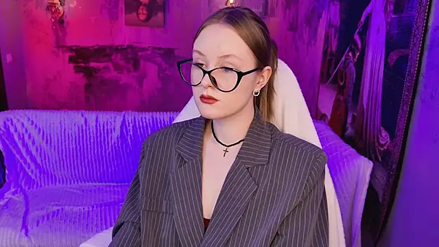 Snapshot of VivienLeeigh chatting on 04.27.26 VivienLeeigh online show from 04.27.26