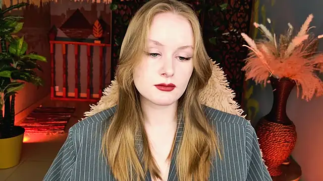 Snapshot of VivienLeeigh chatting on 04.28.26 VivienLeeigh online show from 04.28.26