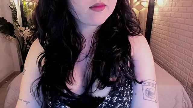 Snapshot of crimson_tati_ chatting on 07.11.26 crimson tati online show from 07.11.26