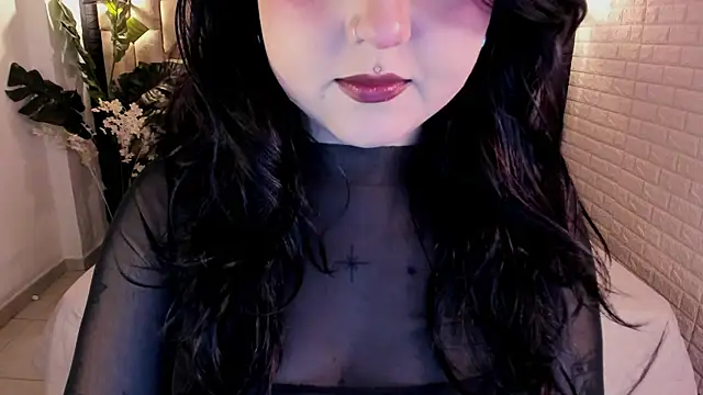 Snapshot of crimson_tati_ chatting on 07.18.26 crimson tati online show from 07.18.26