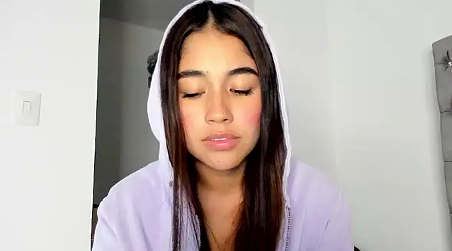 Snapshot of AriaMontgomery chatting on 12.12.24 AriaMontgomery online show from 12.12.24