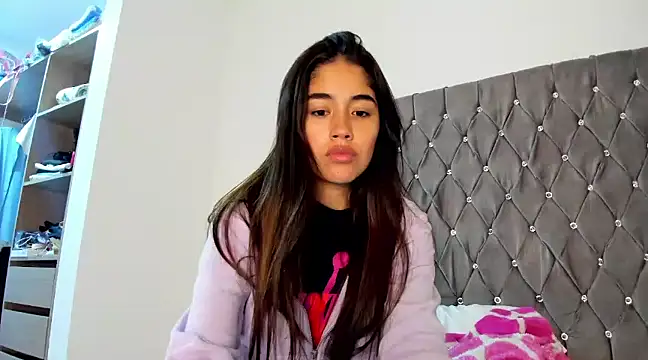 Snapshot of AriaMontgomery chatting on 12.18.24 AriaMontgomery online show from 12.18.24