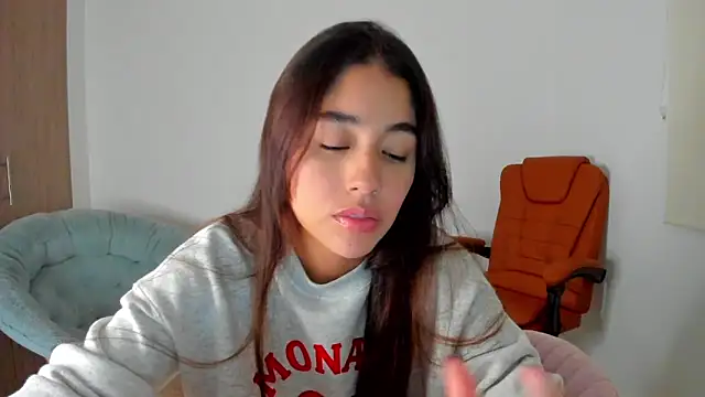 Snapshot of AriaMontgomery chatting on 02.14.25 AriaMontgomery online show from 02.14.25