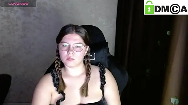 Snapshot of holy_michela chatting on 09.24.25 holy michela online show from 09.24.25