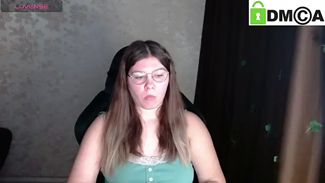 Snapshot of holy_michela chatting on 09.26.25 holy michela online show from 09.26.25