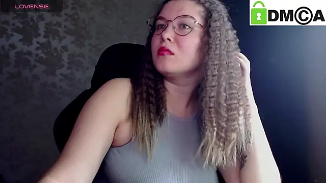 Snapshot of holy_michela chatting on 10.15.25 holy michela online show from 10.15.25