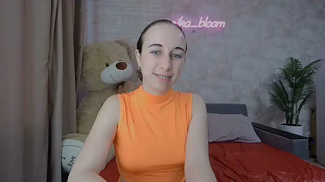 Snapshot of Anika_bloom chatting on 03.11.25 Anika bloom online show from 03.11.25