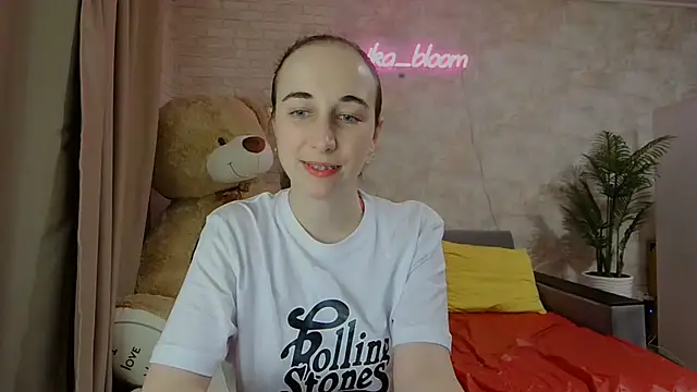 Snapshot of Anika_bloom chatting on 03.21.25 Anika bloom online show from 03.21.25