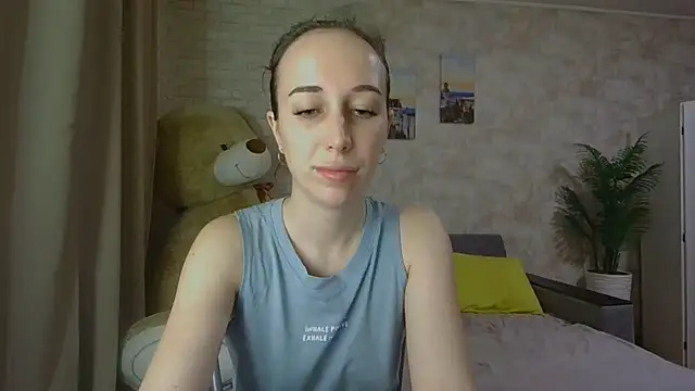 Snapshot of Anika_bloom chatting on 10.23.25 Anika bloom online show from 10.23.25