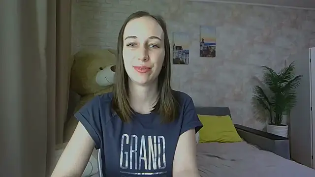 Snapshot of Anika_bloom chatting on 10.28.25 Anika bloom online show from 10.28.25