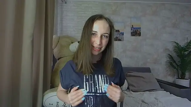 Snapshot of Anika_bloom chatting on 10.29.25 Anika bloom online show from 10.29.25