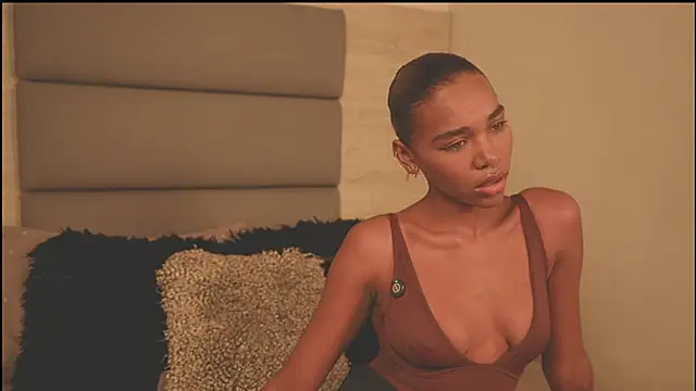 Lily Miiller online show from 02.15.26