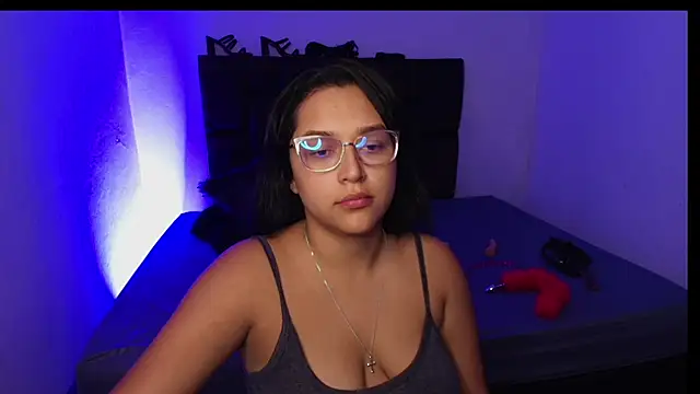 EmilySavvato online show from 01.05.25