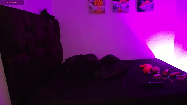 EmilySavvato online show from 02.02.25