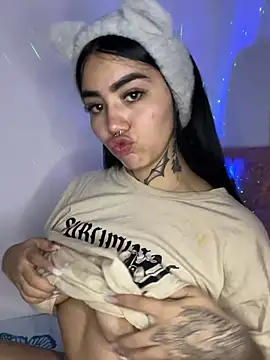 Nickiiiii online show from 01.17.25