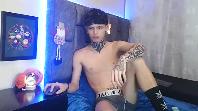 Snapshot of Dan_brownn chatting on 12.18.24 Dan brownn online show from 12.18.24