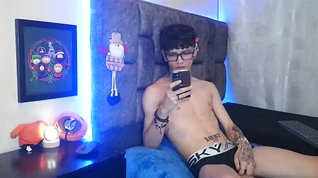 Snapshot of Dan_brownn chatting on 12.26.24 Dan brownn online show from 12.26.24