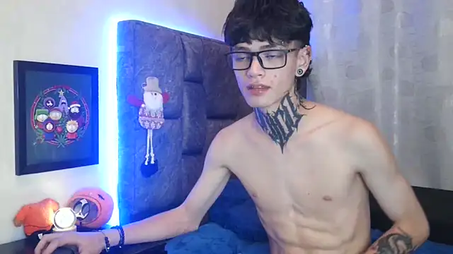 Snapshot of Dan_brownn chatting on 12.28.24 Dan brownn online show from 12.28.24