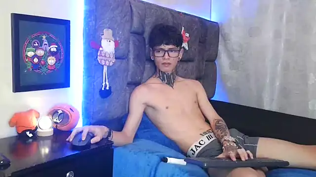 Snapshot of Dan_brownn chatting on 12.28.24 Dan brownn online show from 12.28.24