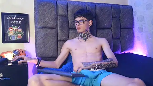 Snapshot of Dan_brownn chatting on 01.26.25 Dan brownn online show from 01.26.25