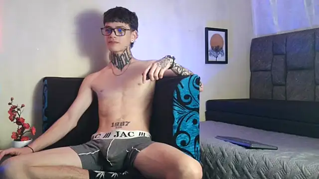 Snapshot of Dan_brownn chatting on 03.12.25 Dan brownn online show from 03.12.25