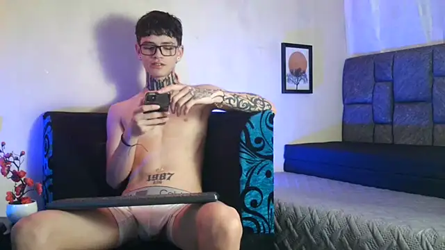 Snapshot of Dan_brownn chatting on 03.15.25 Dan brownn online show from 03.15.25