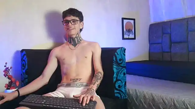 Snapshot of Dan_brownn chatting on 03.15.25 Dan brownn online show from 03.15.25