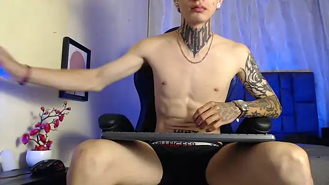 Snapshot of Dan_brownn chatting on 09.26.25 Dan brownn online show from 09.26.25