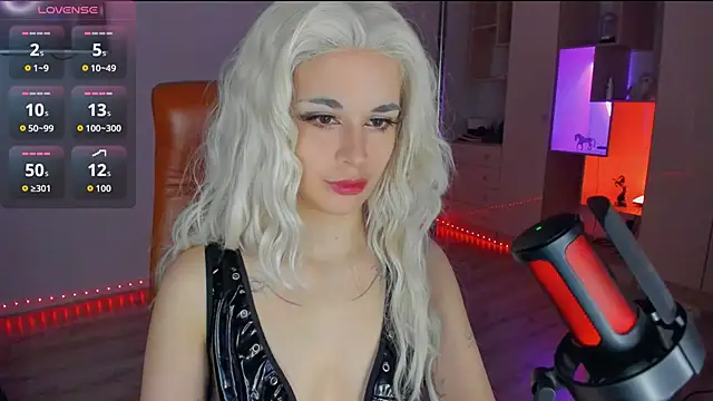 mollyposhh online show from 11.25.25