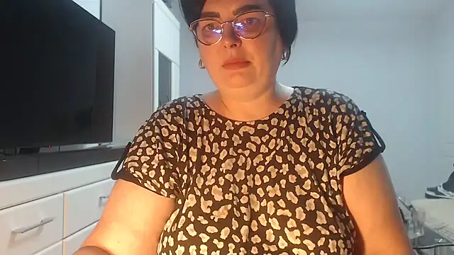 Amandamuller1982 online show from 04.28.26
