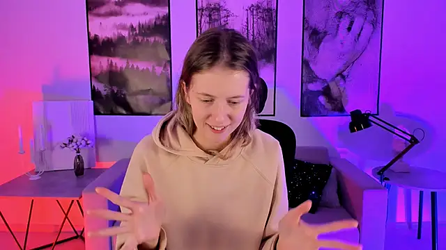 Snapshot of Sharon_Evansi chatting on 12.14.24 Sharon Evansi online show from 12.14.24