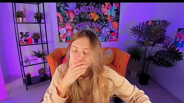 Snapshot of Sharon_Evansi chatting on 12.22.24 Sharon Evansi online show from 12.22.24