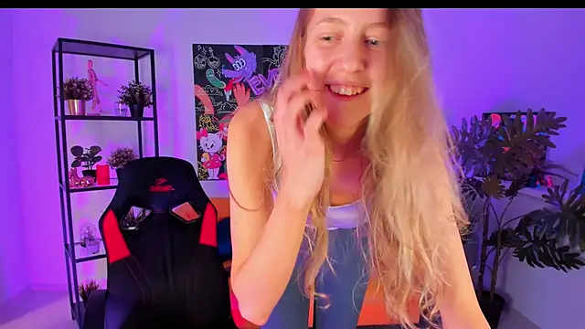 Snapshot of Sharon_Evansi chatting on 12.22.24 Sharon Evansi online show from 12.22.24