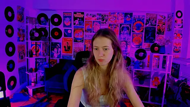 Snapshot of Sharon_Evansi chatting on 12.30.24 Sharon Evansi online show from 12.30.24