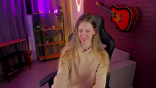 Snapshot of Sharon_Evansi chatting on 01.05.25 Sharon Evansi online show from 01.05.25