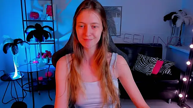 Snapshot of Sharon_Evansi chatting on 02.12.25 Sharon Evansi online show from 02.12.25