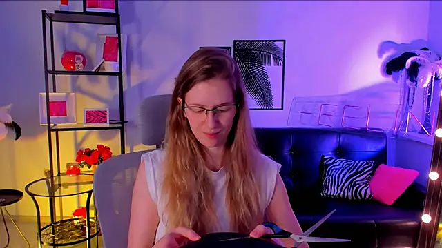 Snapshot of Sharon_Evansi chatting on 03.14.25 Sharon Evansi online show from 03.14.25