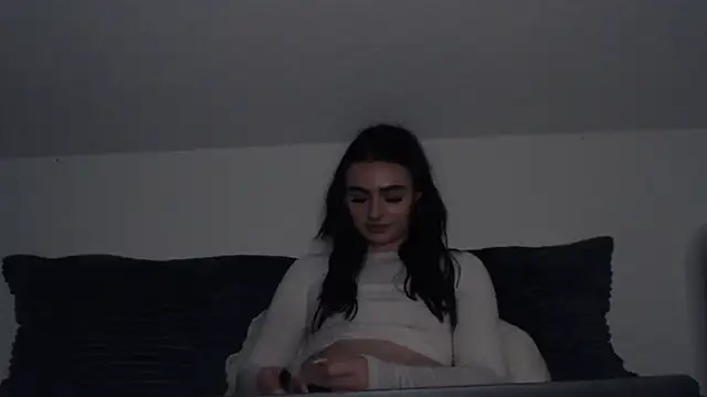 Snapshot of AdelinaAlia chatting on 01.30.25 AdelinaAlia online show from 01.30.25