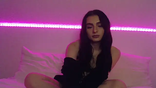 Snapshot of AdelinaAlia chatting on 02.26.25 AdelinaAlia online show from 02.26.25