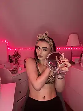 Snapshot of AdelinaAlia chatting on 10.25.25 AdelinaAlia online show from 10.25.25