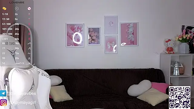 Snapshot of Maya_Rave chatting on 10.29.25 Maya Rave online show from 10.29.25