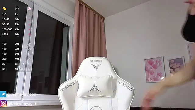 Snapshot of Maya_Rave chatting on 11.05.25 Maya Rave online show from 11.05.25