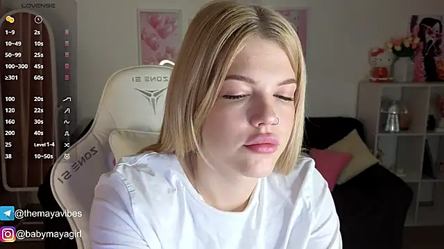 Snapshot of Maya_Rave chatting on 11.13.25 Maya Rave online show from 11.13.25