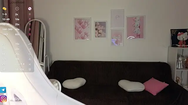 Snapshot of Maya_Rave chatting on 11.16.25 Maya Rave online show from 11.16.25