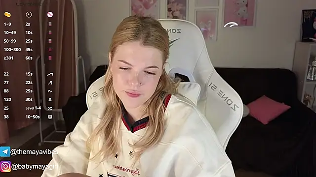 Snapshot of Maya_Rave chatting on 11.17.25 Maya Rave online show from 11.17.25